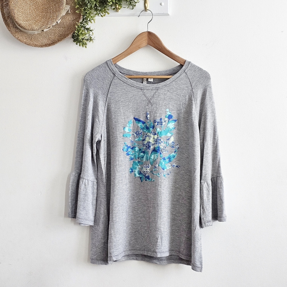 C Active Gray Floral Graphic Sweatshirt Top Medium NWT Bell Sleeve Rayon Blend